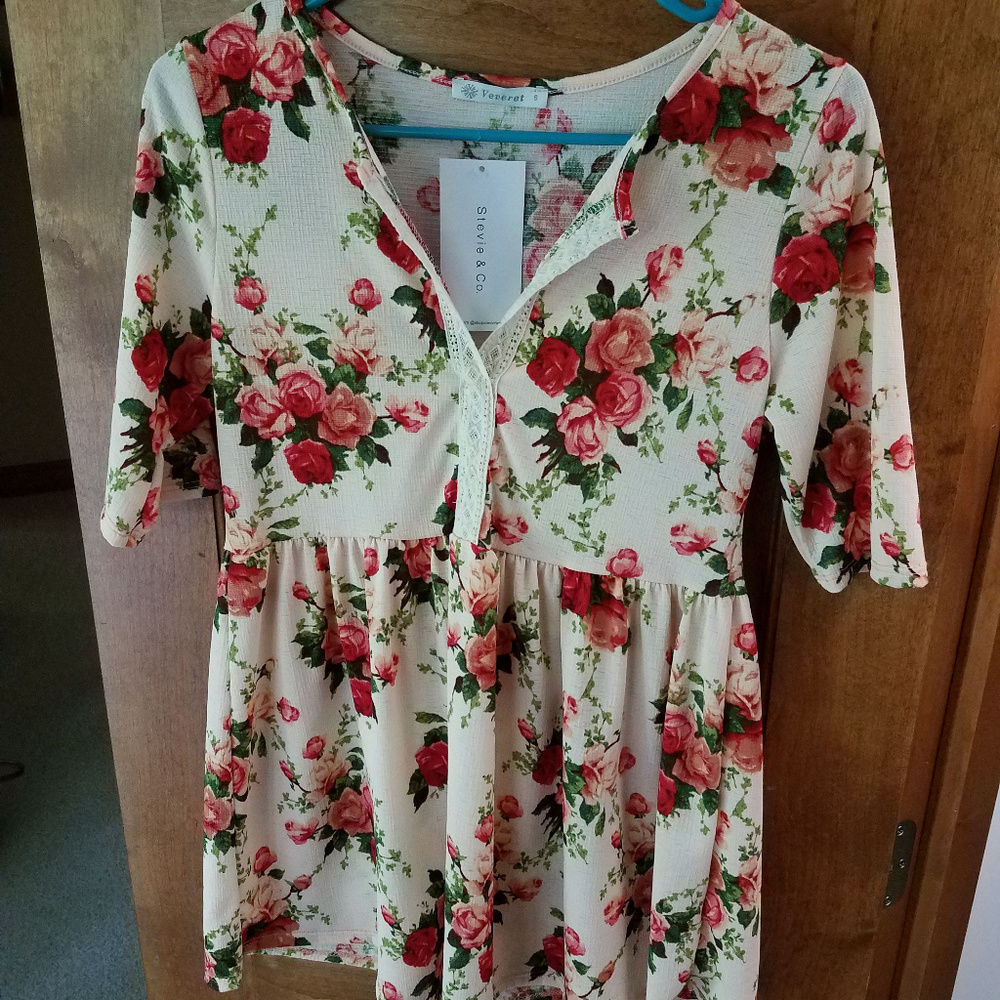 NWT Stevie & Co. 1/2 Sleeve Floral Print Top